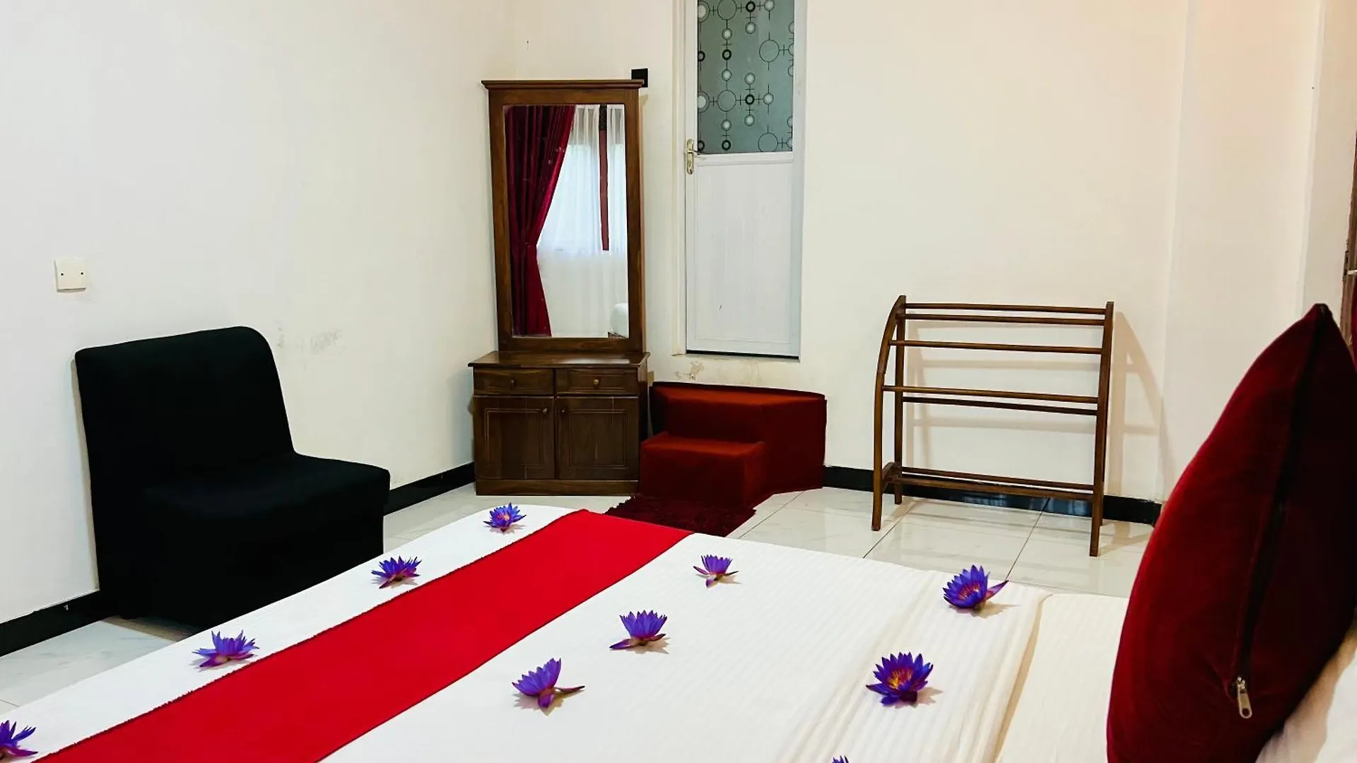 Hotel Heaven Breeze Kandy 3*,