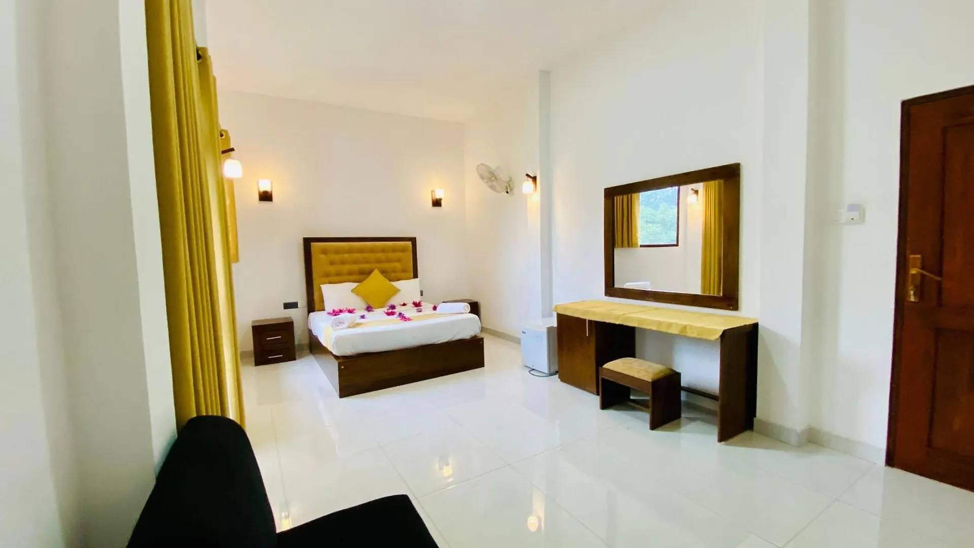 Hotel Heaven Breeze Kandy